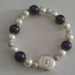 Cute white and purple pearl bracelet